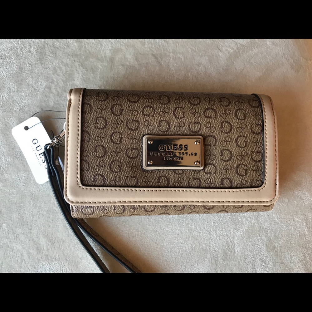 Guess wallet/wristlet
